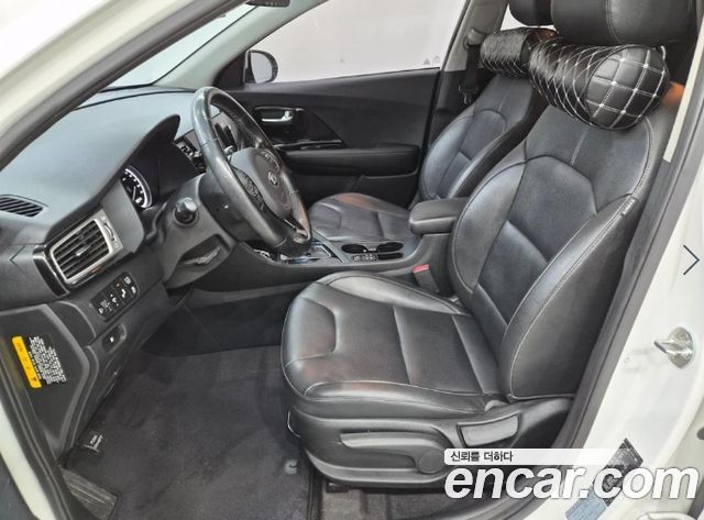 Kia Niro Prestige 2018 — фото 10