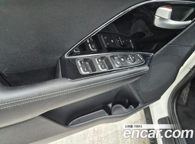 Kia Niro Prestige 2018 — фото 15