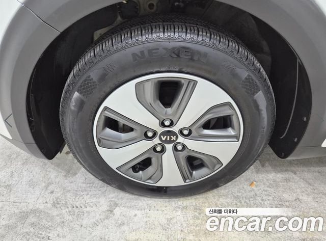 Kia Niro Prestige 2018 — фото 21