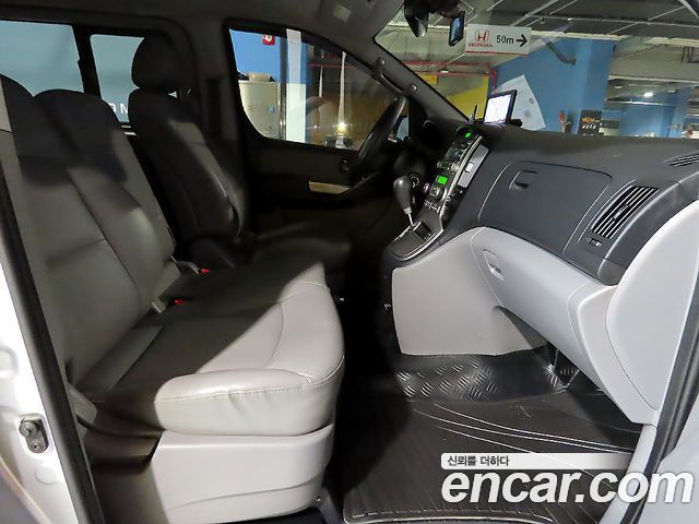 Hyundai Grand Starex 12-Seater Wagon CVX Premium 2013 — фото 8