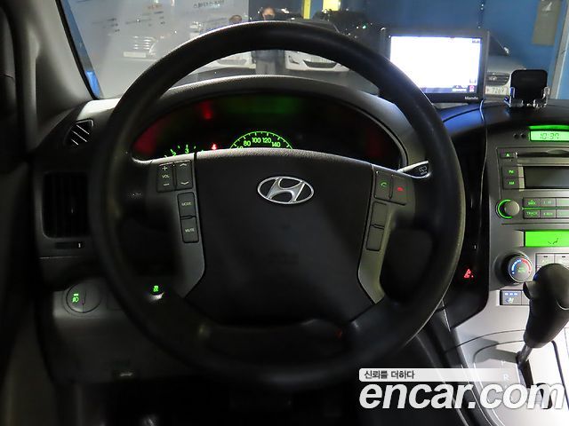 Hyundai Grand Starex 12-Seater Wagon CVX Premium 2013 — фото 10