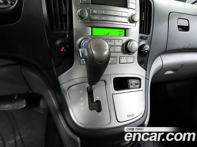 Hyundai Grand Starex 12-Seater Wagon CVX Premium 2013 — фото 17