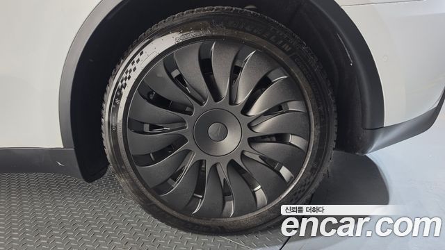 Tesla Model Y Long Range AWD 2022 — фото 27