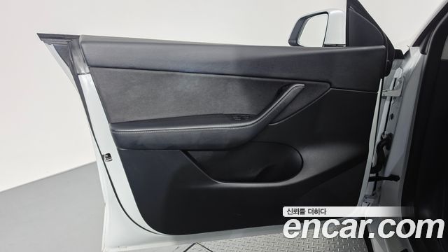Tesla Model Y Long Range AWD 2022 — фото 30