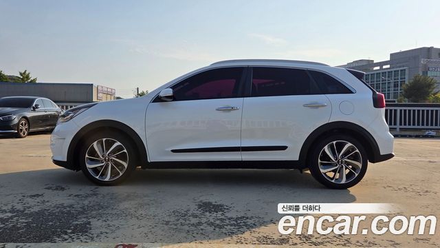 Kia Niro Noblesse 2018 — фото 4