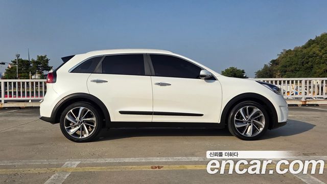 Kia Niro Noblesse 2018 — фото 5