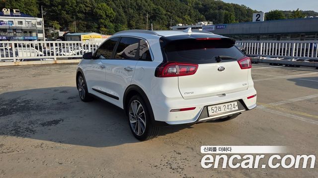 Kia Niro Noblesse 2018 — фото 7