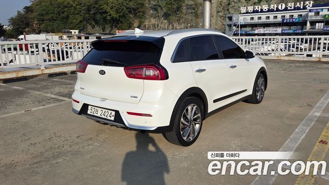 Kia Niro Noblesse 2018 — фото 8