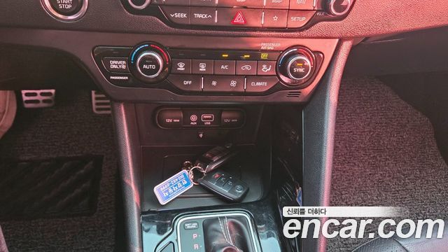 Kia Niro Noblesse 2018 — фото 18
