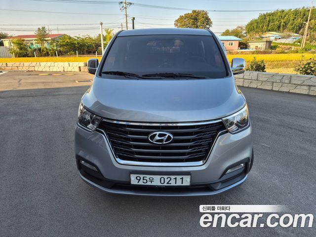 Hyundai Grand Starex Van 5-Seater Modern
