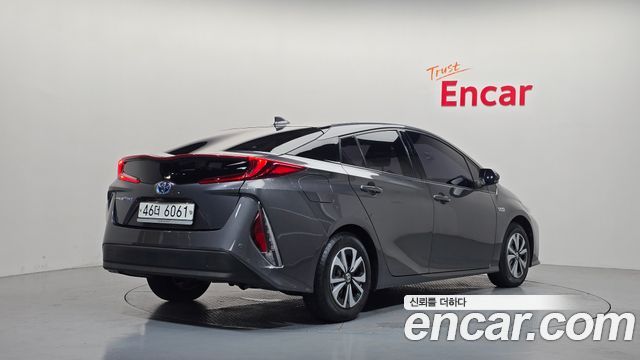 Toyota Prius Prime 1.8 2017 — фото 2