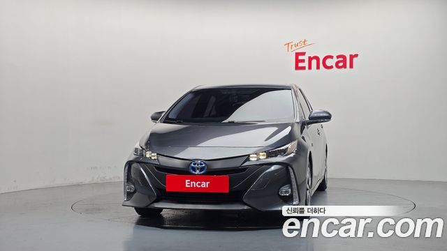 Toyota Prius Prime 1.8 2017 — фото 3