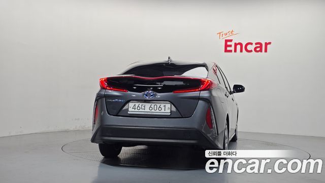 Toyota Prius Prime 1.8 2017 — фото 4