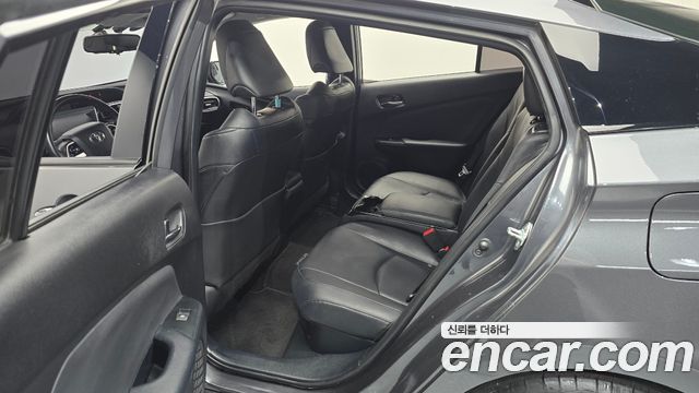 Toyota Prius Prime 1.8 2017 — фото 15