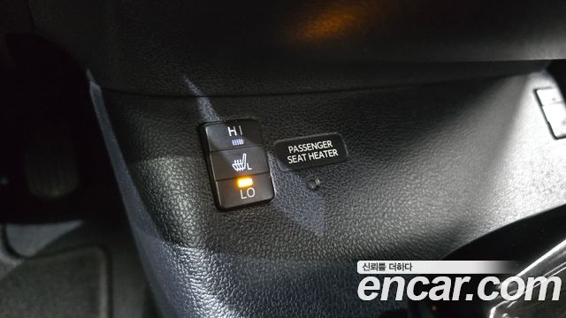 Toyota Prius Prime 1.8 2017 — фото 16