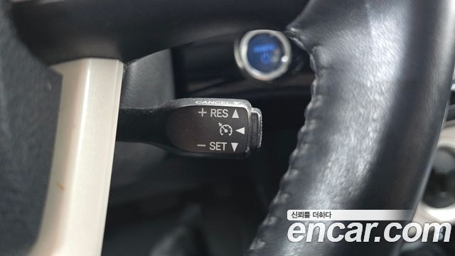 Toyota Prius Prime 1.8 2017 — фото 17