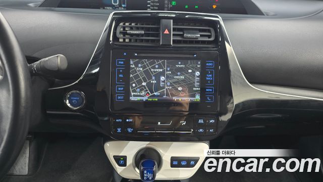 Toyota Prius Prime 1.8 2017 — фото 18