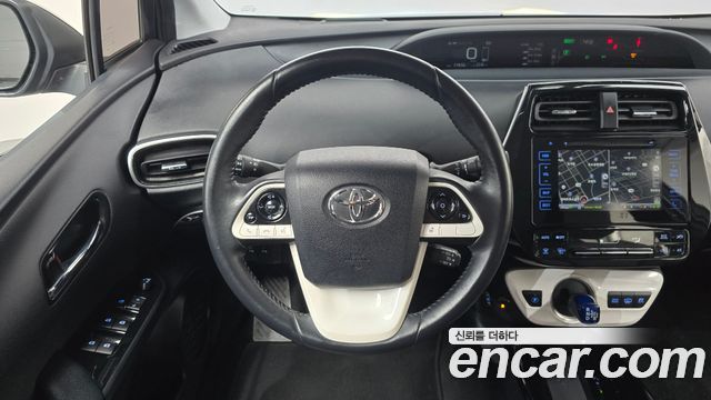 Toyota Prius Prime 1.8 2017 — фото 19
