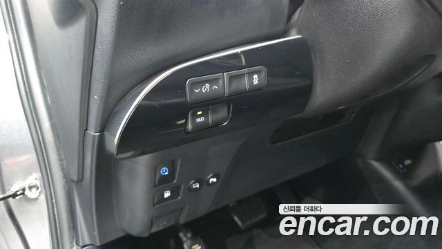 Toyota Prius Prime 1.8 2017 — фото 24