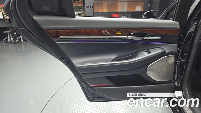 Genesis EQ900 5.0 GDI AWD Prestige 2016 — фото 25