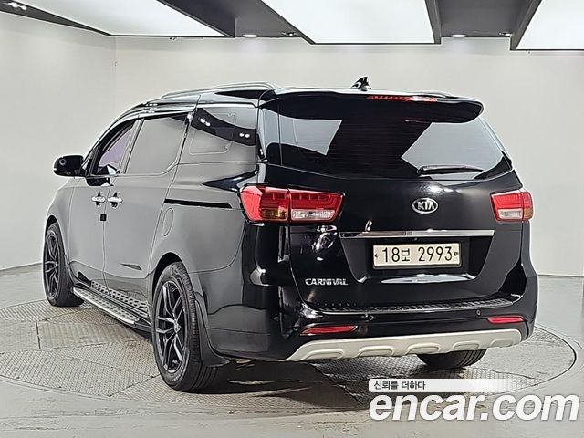 Kia Carnival 9-seater Noblesse 2017 — фото 3