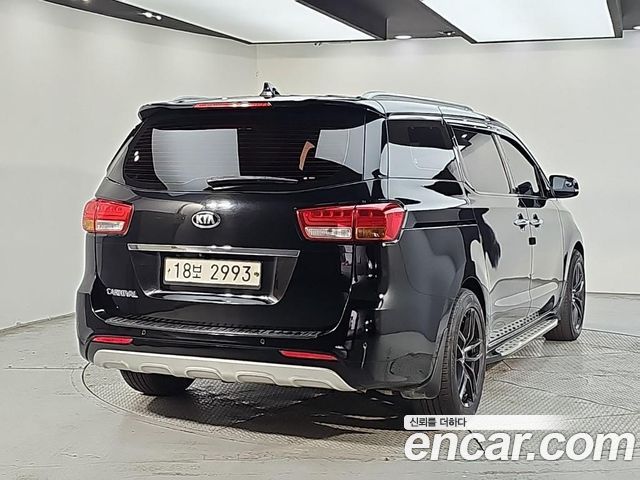 Kia Carnival 9-seater Noblesse 2017 — фото 4