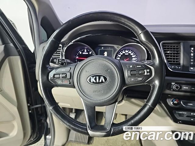 Kia Carnival 9-seater Noblesse 2017 — фото 9