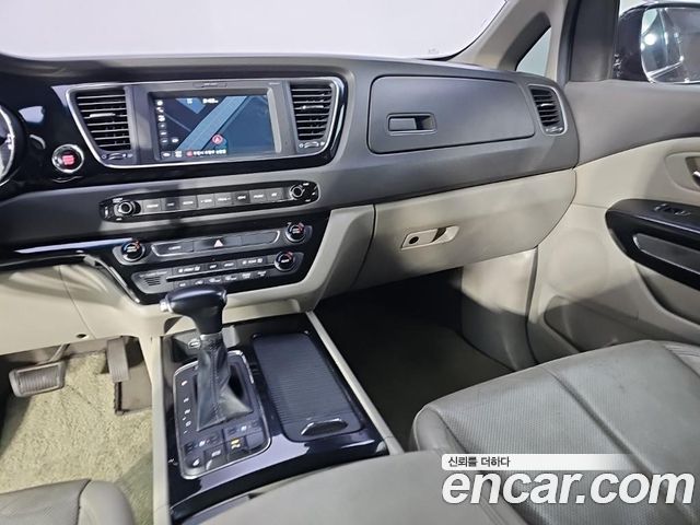 Kia Carnival 9-seater Noblesse 2017 — фото 10