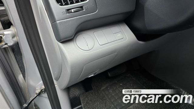 Hyundai Grand Starex 12-Seater Wagon CVX Deluxe 2013 — фото 24