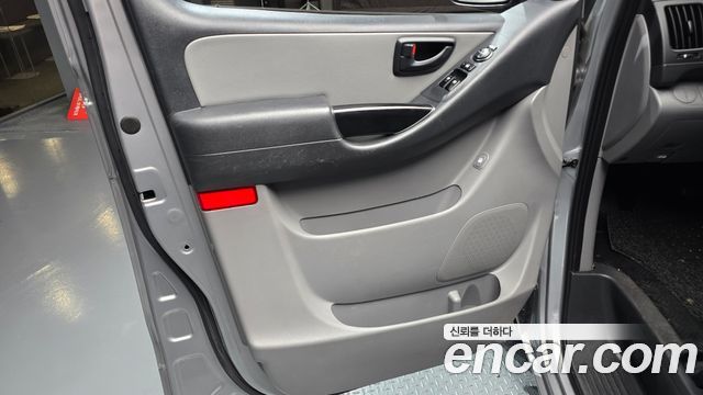 Hyundai Grand Starex 12-Seater Wagon CVX Deluxe 2013 — фото 30