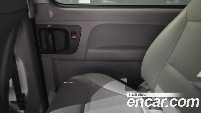 Hyundai Grand Starex 12-Seater Wagon CVX Deluxe 2013 — фото 31