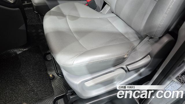 Hyundai Grand Starex 12-Seater Wagon CVX Deluxe 2013 — фото 33