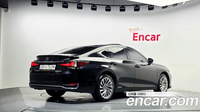 Lexus ES300h (VII) Executive 2021 — фото 2