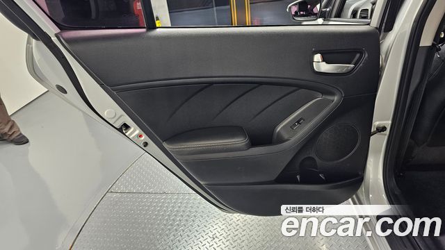 Kia K3 Diesel Deluxe 2016 — фото 25
