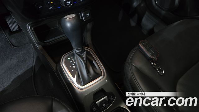 Jeep Renegade 1.6 Diesel Limited 2020 — фото 9