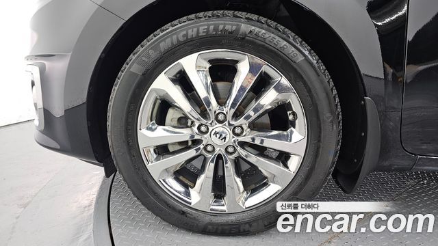 Kia Carnival 9-seater Noblesse 2018 — фото 5