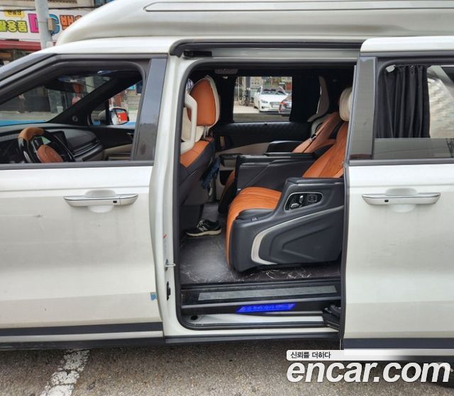 Kia Carnival (IV) HEV 9-Seater Hi-Limousine (Special vehicle) 2025 — фото 18