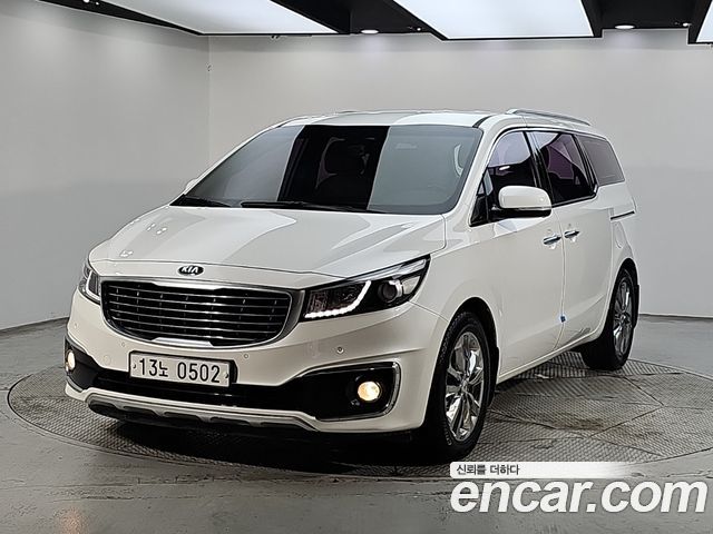 Kia Carnival 7-seater Limousine VIP