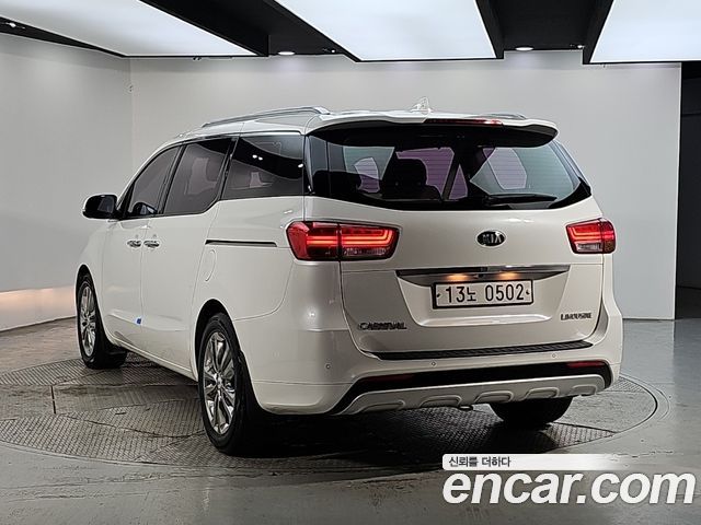 Kia Carnival 7-seater Limousine VIP 2016 — фото 3