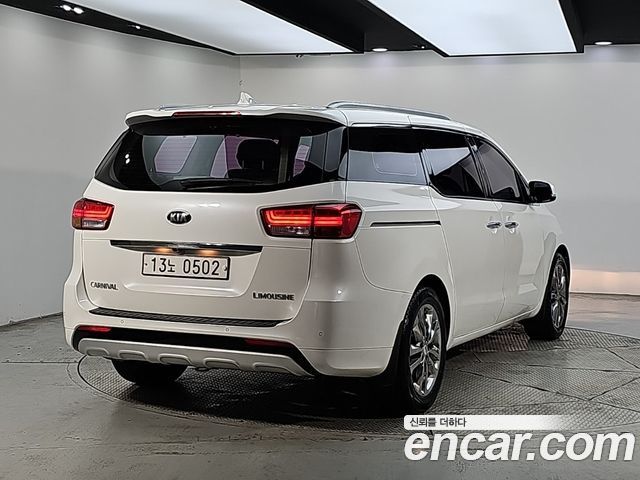 Kia Carnival 7-seater Limousine VIP 2016 — фото 4