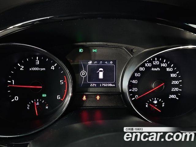 Kia Carnival 7-seater Limousine VIP 2016 — фото 8