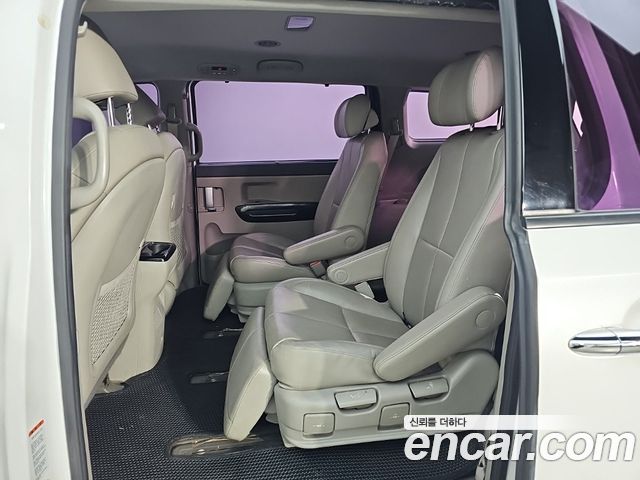 Kia Carnival 7-seater Limousine VIP 2016 — фото 16