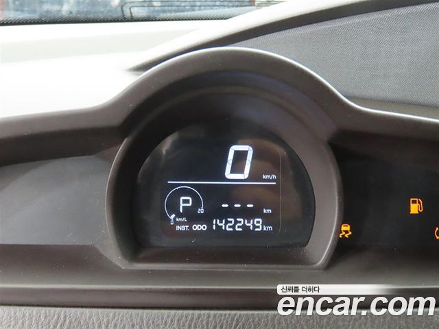 KG Mobility (SsangYong) Korando Turismo 4WD Chateau 11-seater High-roof 2015 — фото 8