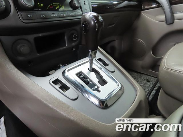 KG Mobility (SsangYong) Korando Turismo 4WD Chateau 11-seater High-roof 2015 — фото 9