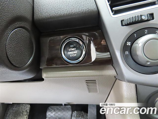 KG Mobility (SsangYong) Korando Turismo 4WD Chateau 11-seater High-roof 2015 — фото 10