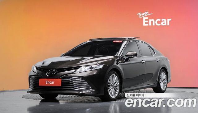 Toyota Camry (XV70) 2.5