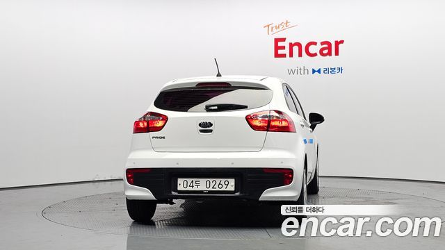 Kia Pride 5DR 1.4 MPI Trendy 2016 — фото 4