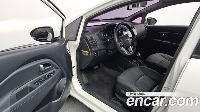 Kia Pride 5DR 1.4 MPI Trendy 2016 — фото 12
