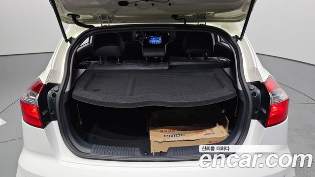 Kia Pride 5DR 1.4 MPI Trendy 2016 — фото 20