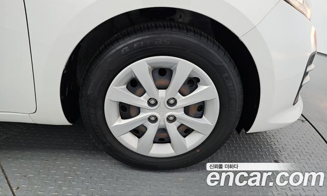 Kia Pride 5DR 1.4 MPI Trendy 2016 — фото 21